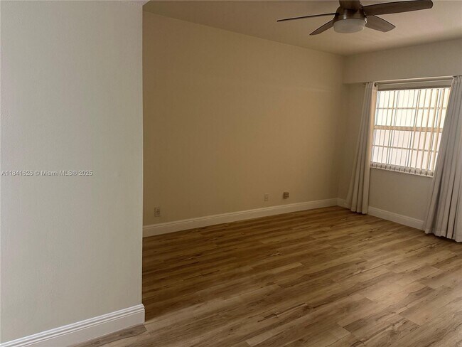 Building Photo - 3520 Oaks Way