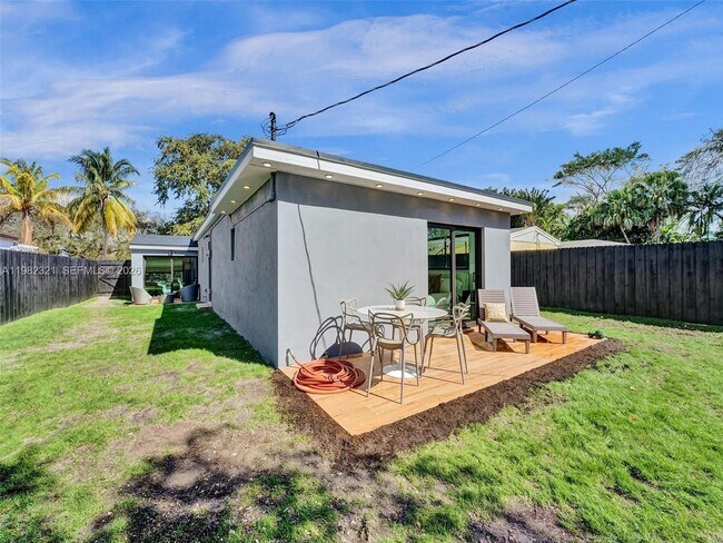 Building Photo - 2066 NE 174th St