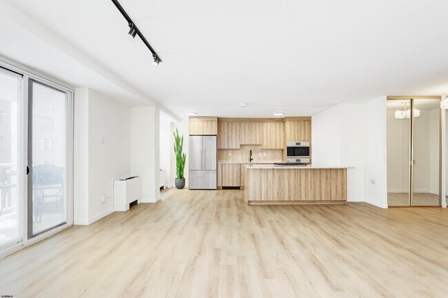 Building Photo - 101 S Plaza Pl