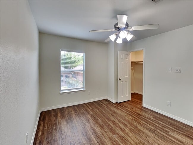 Building Photo - 26949 Carriage Manor Ln