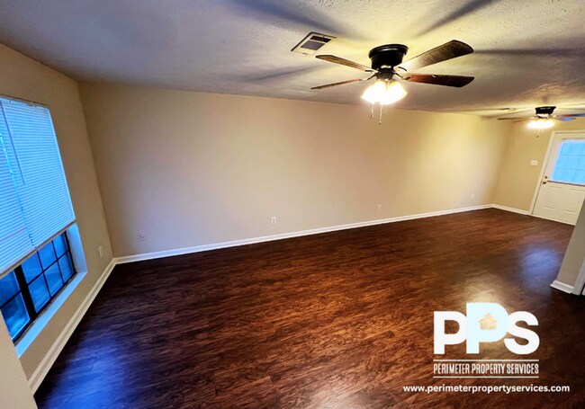 Building Photo - 107 Church St