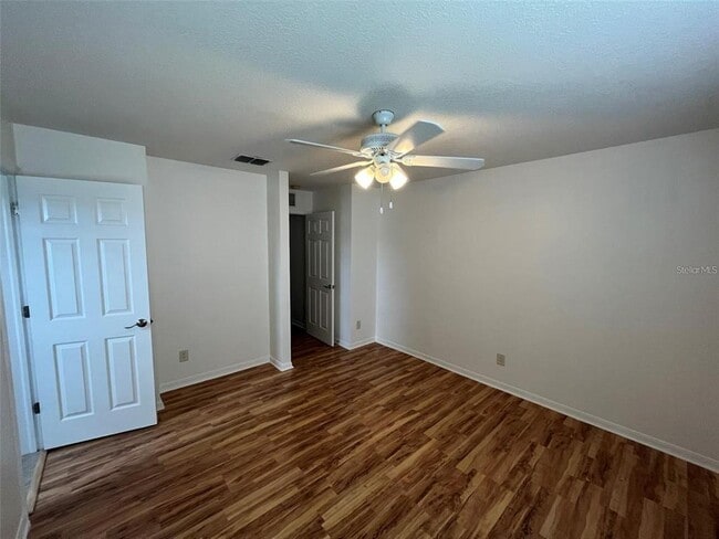 Building Photo - 10757 Pictorial Park Dr