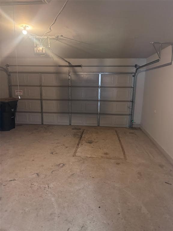 Building Photo - 10300 Hidden Village Dr