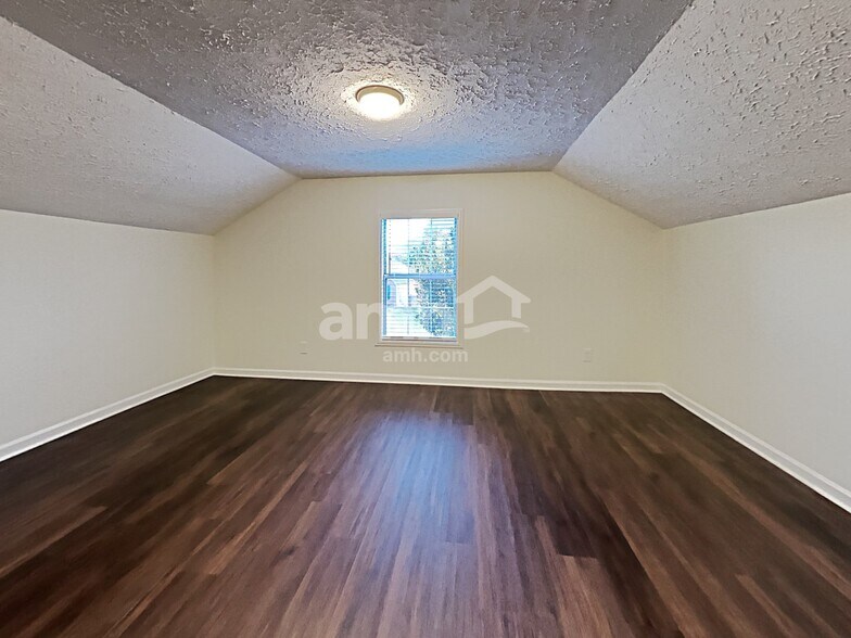 Building Photo - 1300 Georgetown Dr