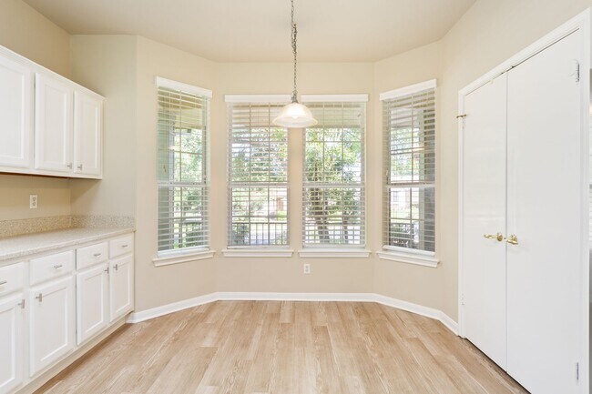 Building Photo - 118 Larkspur Ln