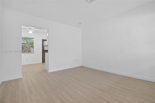 Building Photo - 1572 NW 2nd St