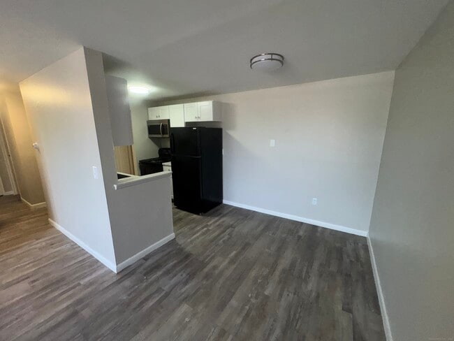 Building Photo - 891 West Blvd