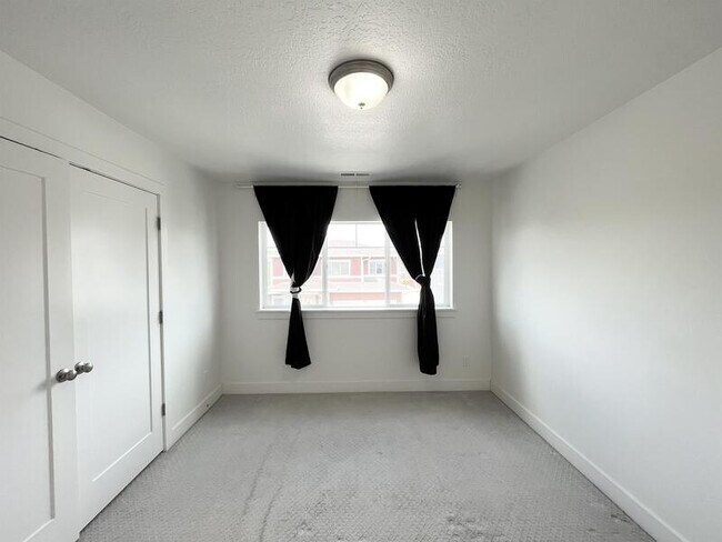 Building Photo - 9729 Fira Ln