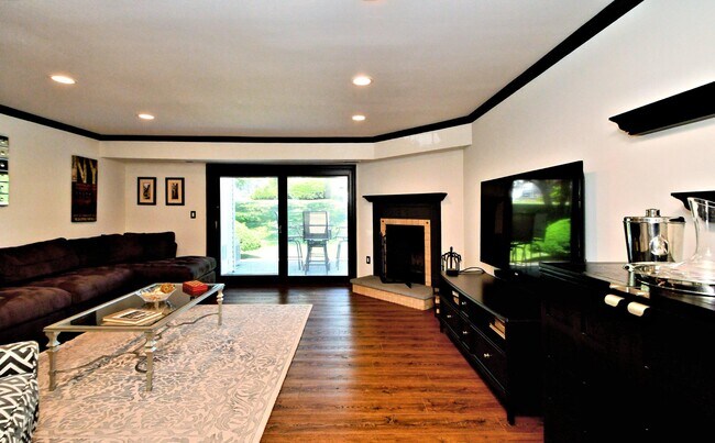Building Photo - 615 Piedmont Ct