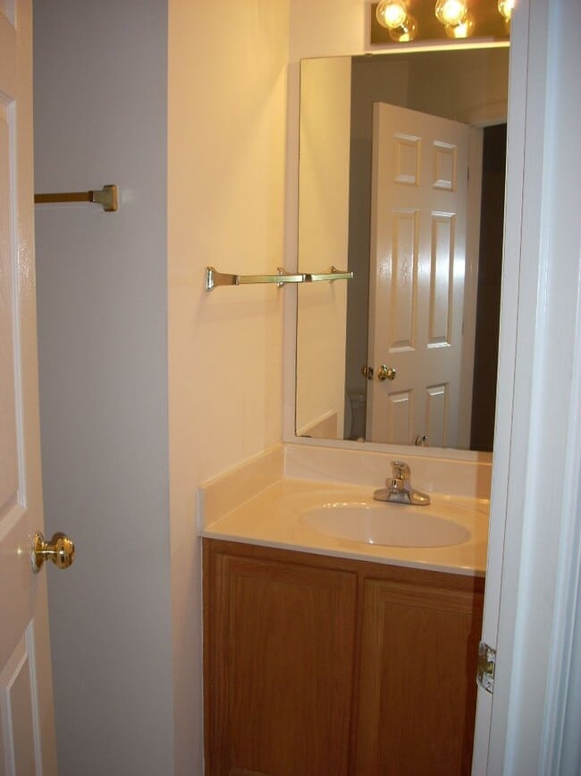 Building Photo - 141 Springwood Ln