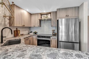 Building Photo - 340 Sunset Dr