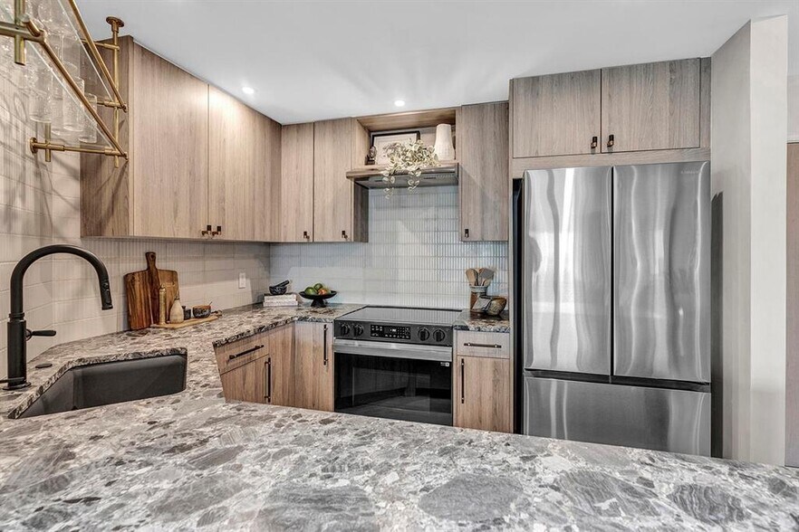 Primary Photo - 340 Sunset Dr