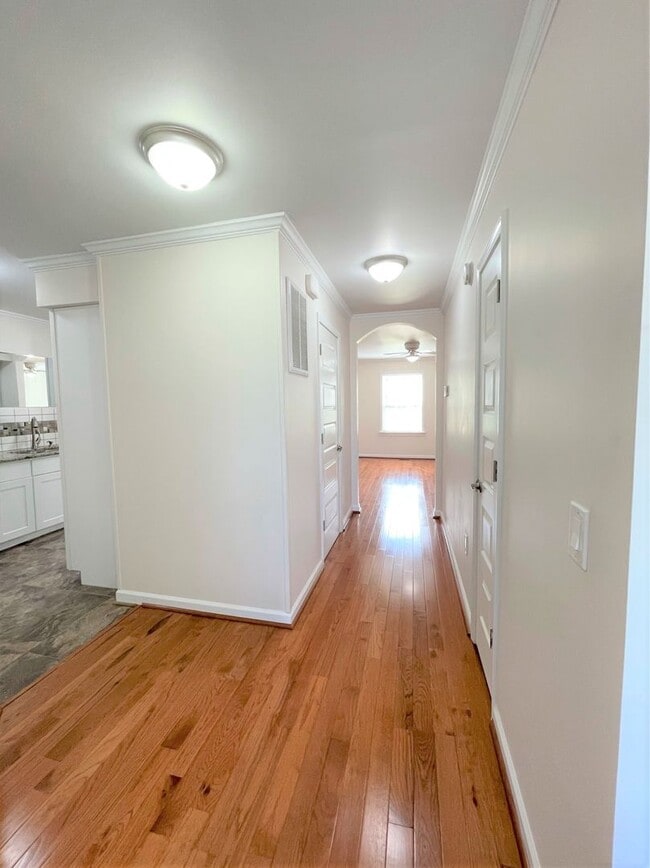 Building Photo - Maple Lane Home with 2 Master Suites!