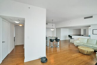 Building Photo - 1800 N Bayshore Dr