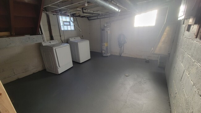 Building Photo - 37-39 N Chase