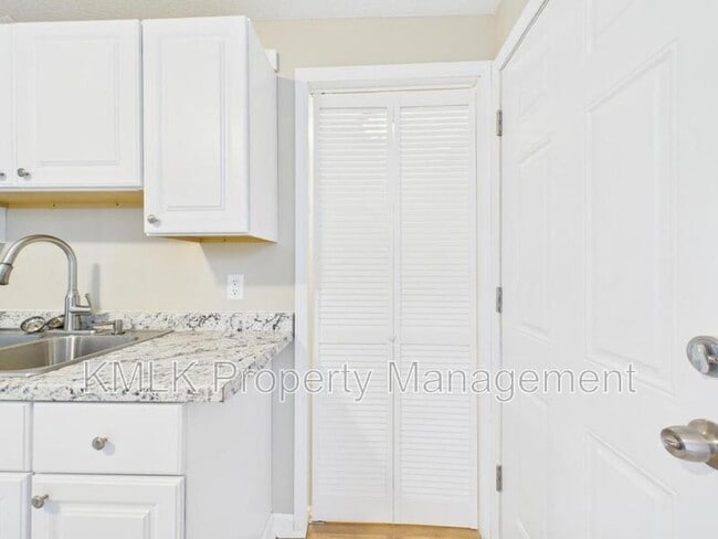 Building Photo - 9042 Maple Grove Rd