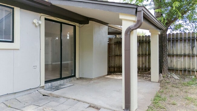 Building Photo - 109 Campfire Cir