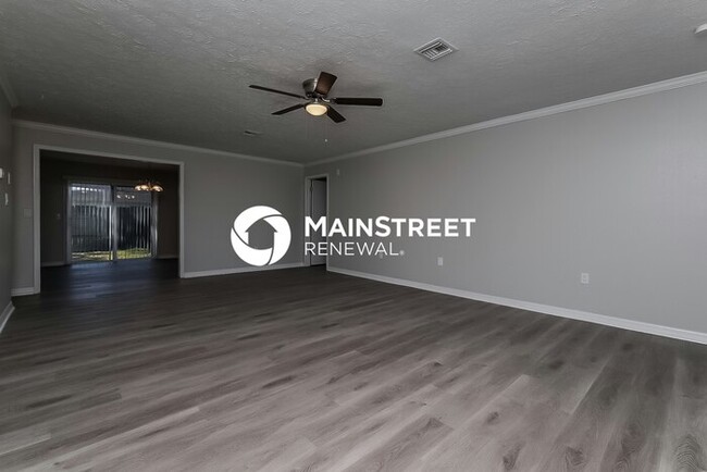 Building Photo - 7900 Lightfoot Dr