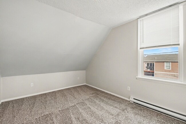 Building Photo - 533 14th Ave