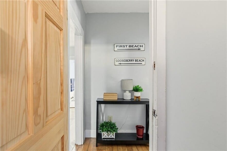 Building Photo - 13 Holland St