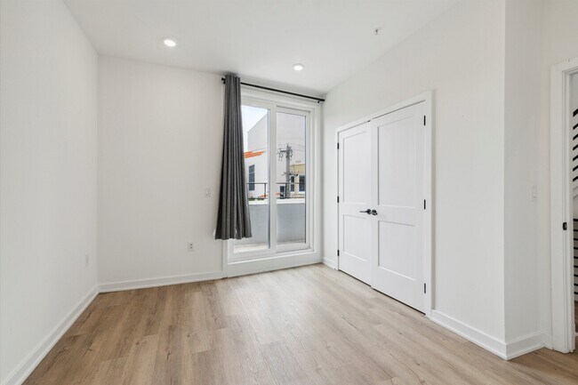 Building Photo - 1535 N Sydenham St