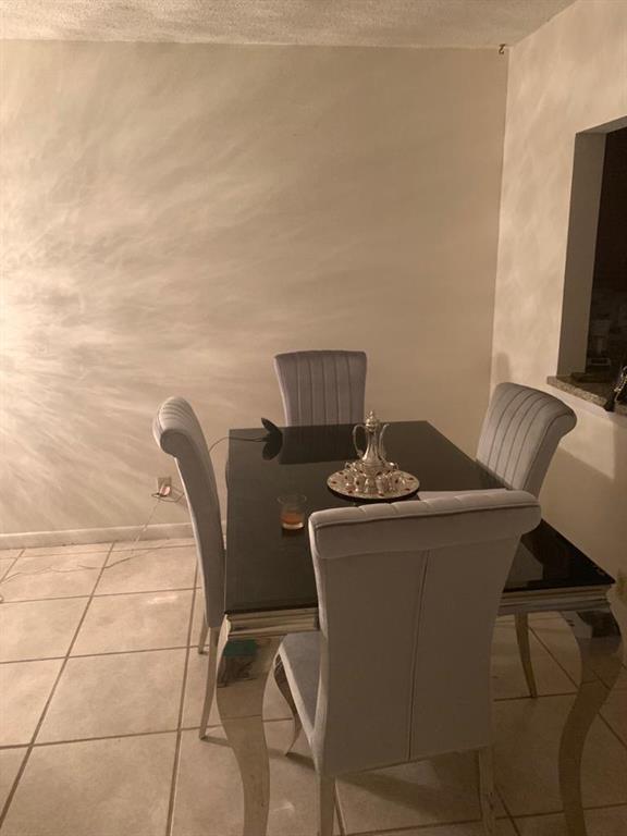 Building Photo - 253 S Cypress Rd