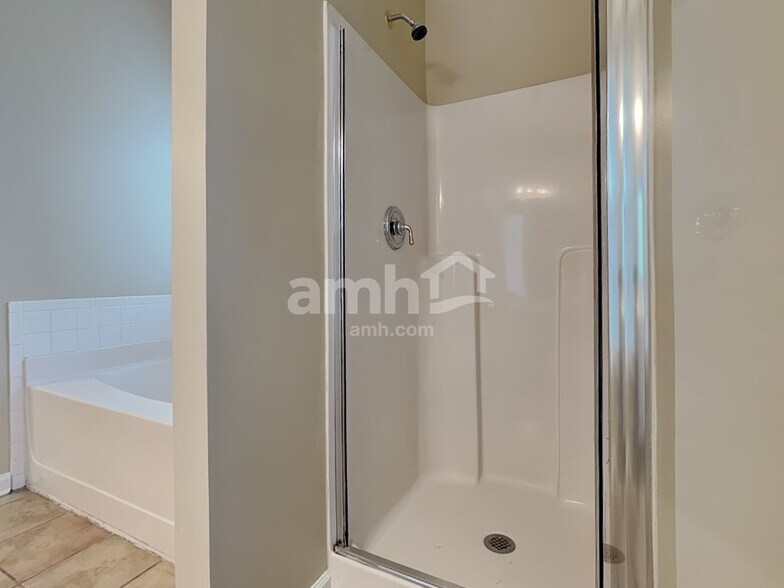 Building Photo - 429 The Gables Dr