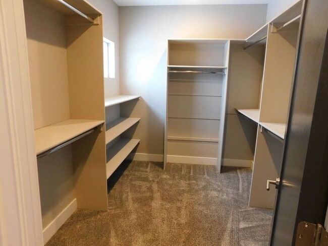 Building Photo - Spacious 5-Bedroom Home with Luxury Features & Prime Location!