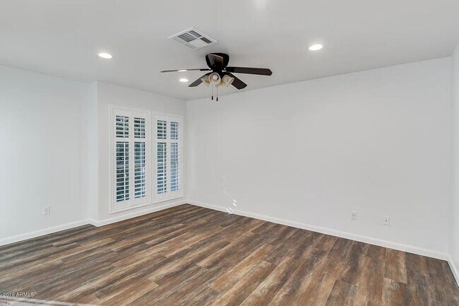 Building Photo - Renaissance Park Condo - Updated Penthouse...