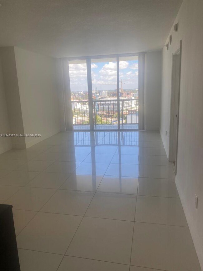 Building Photo - 1750 N Bayshore Dr