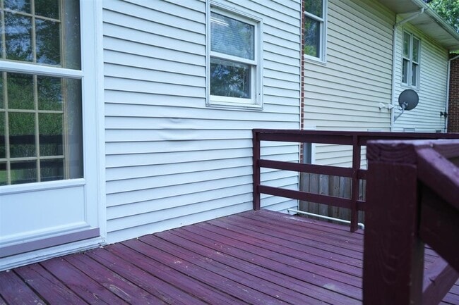 Building Photo - 832 Vine St