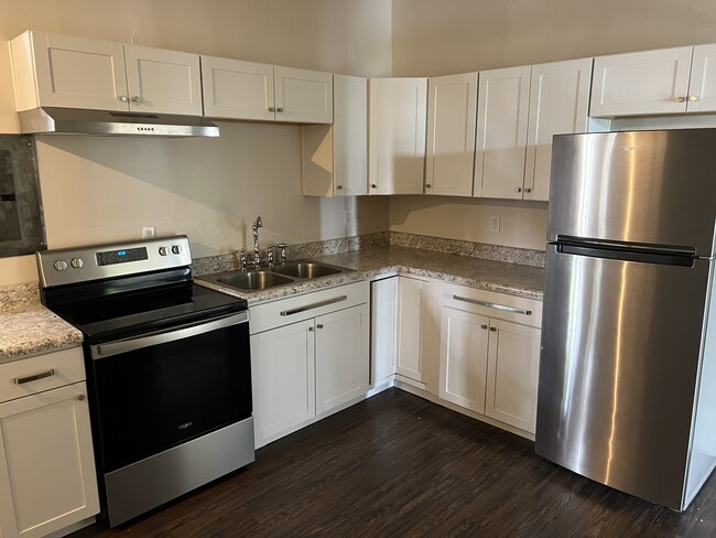 Stainless Steel Appliances - 601 N High St