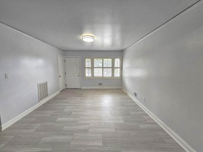 Building Photo - 3 Bristol Dr