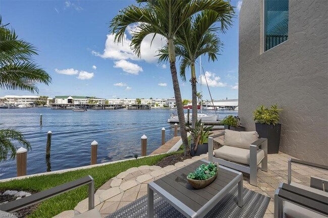 Building Photo - 800 River Point Dr