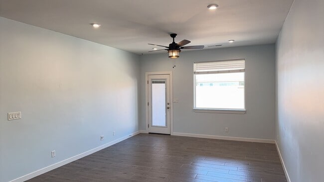 Building Photo - Modern 3 Bedroom Home with Spacious Layout!