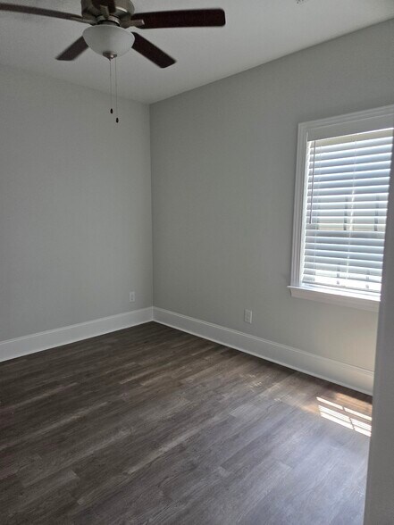 Building Photo - 3237 Gordon Dr