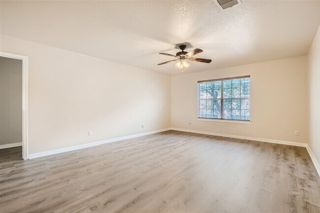 Building Photo - Over 3300 Square Feet
