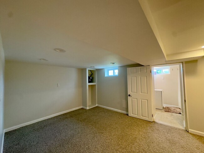 Building Photo - Charming 3 Bedroom/2 Bathroom Townhome in Essex, Baltimore, MD!