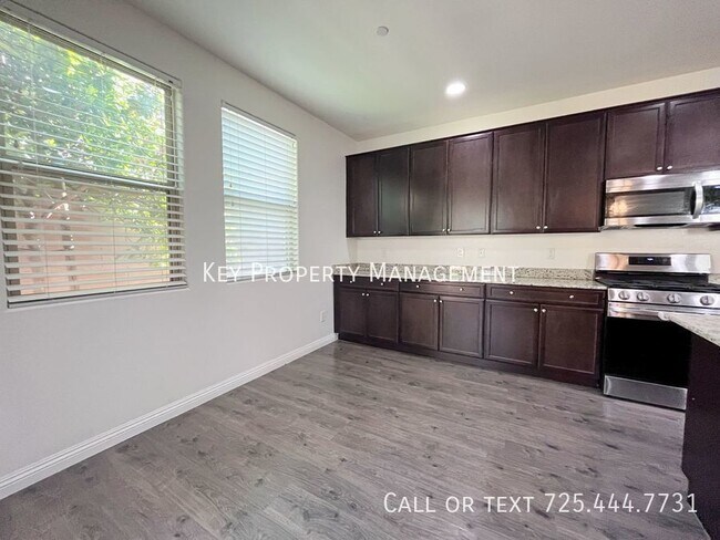 Building Photo - 2 STORY 3 BEDROOM 2.5 BATH + LOFT HOME IN ...