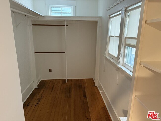 Building Photo - 30 Breeze Ave