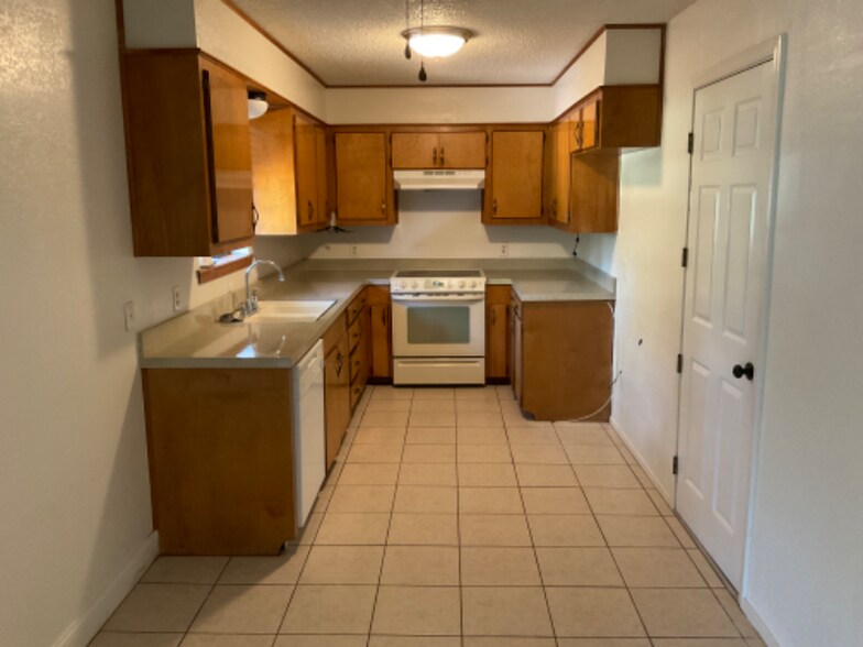 Building Photo - 5221 Kingston Dr