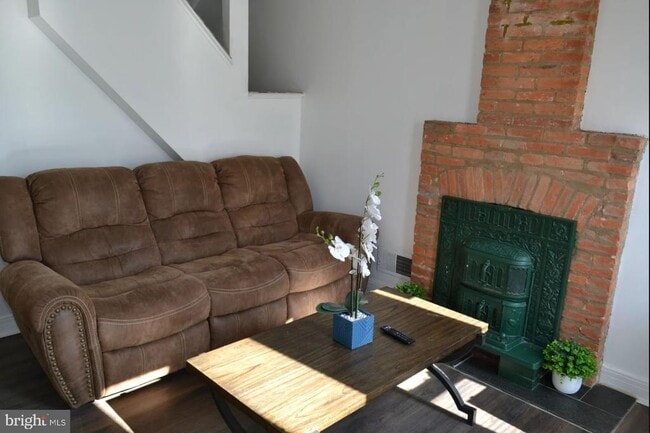 Building Photo - 1226 W Cross St