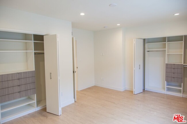 Building Photo - 508 Kings Rd