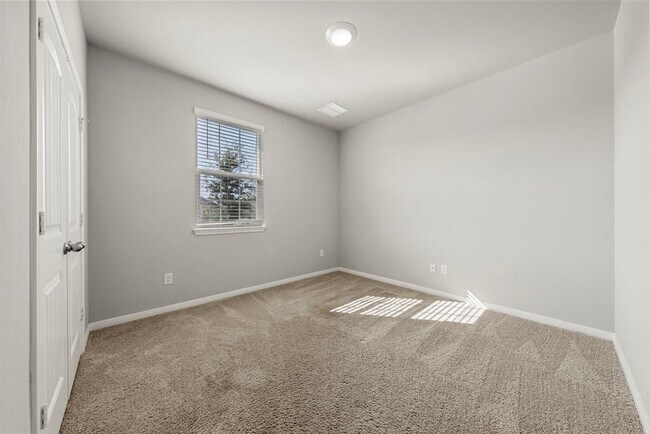Building Photo - 343 Carolina Buckthorn Dr