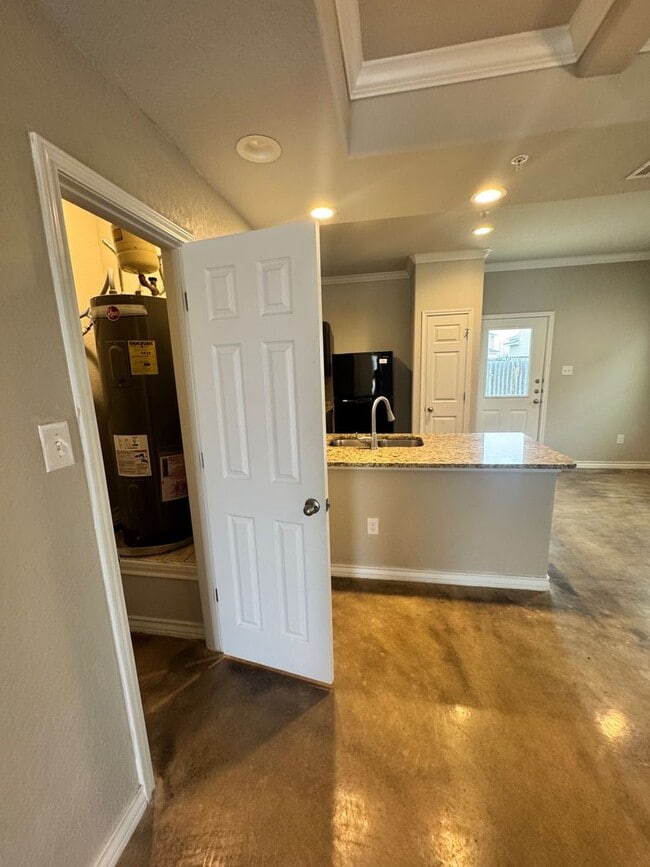 Building Photo - Ready For Move-In! Elegant 3BR 2.5 Bath To...