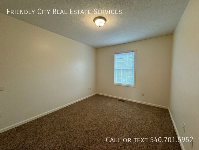 Building Photo - 1131 Lincolnshire Dr