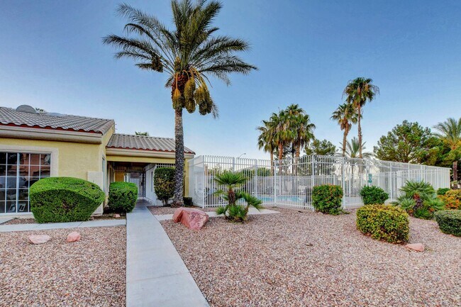 Building Photo - 2 Bedroom Condo w/ Patio & 1 Car Attached ...