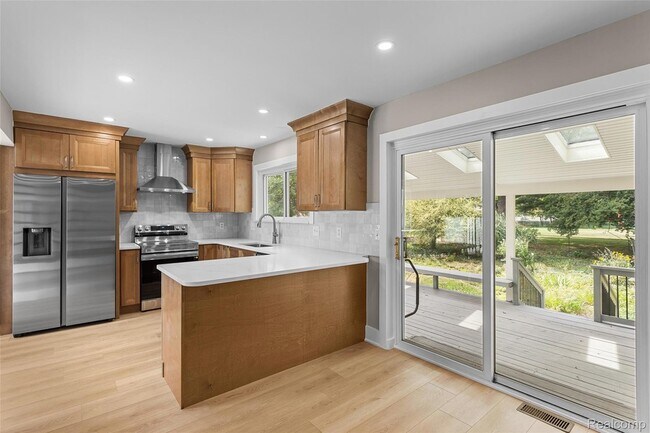 Building Photo - 6552 Orion Rd