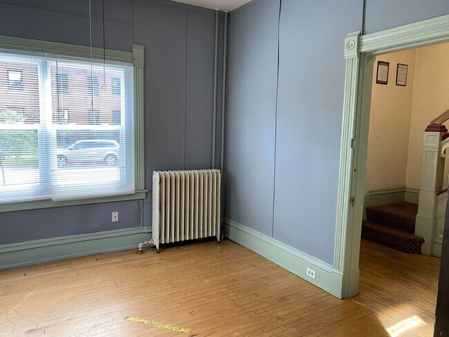 Building Photo - In the Heart of Dinkytown - Amazing 6 bedroom Victorian Rental Home,  Fall 2026!