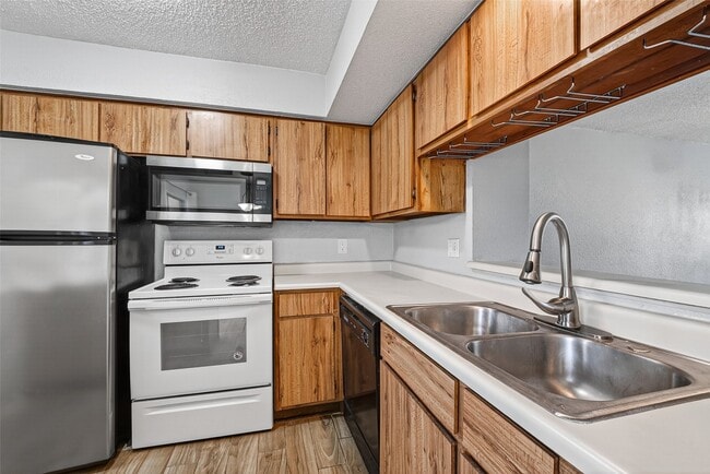 Building Photo - 250 El Dorado Blvd